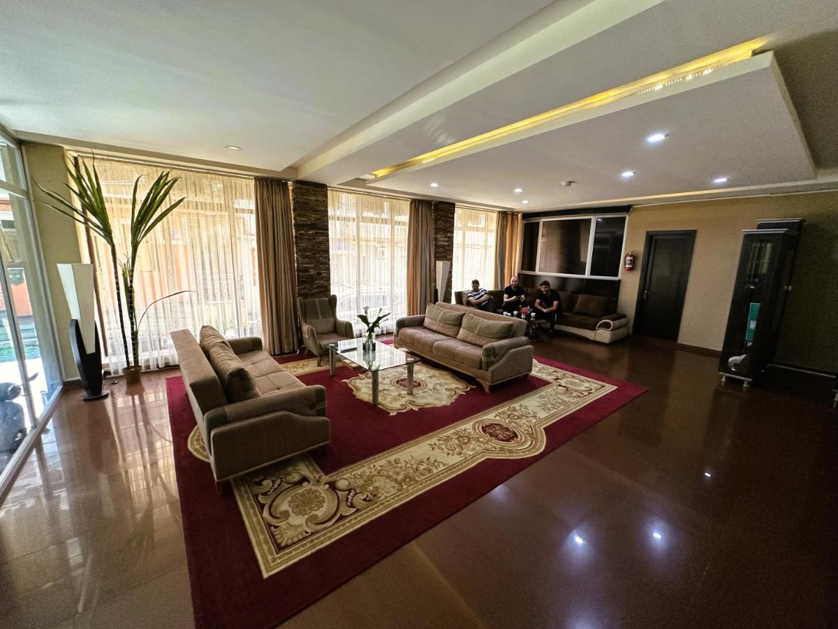 G Bakuri Hotel Batumi Luaran gambar