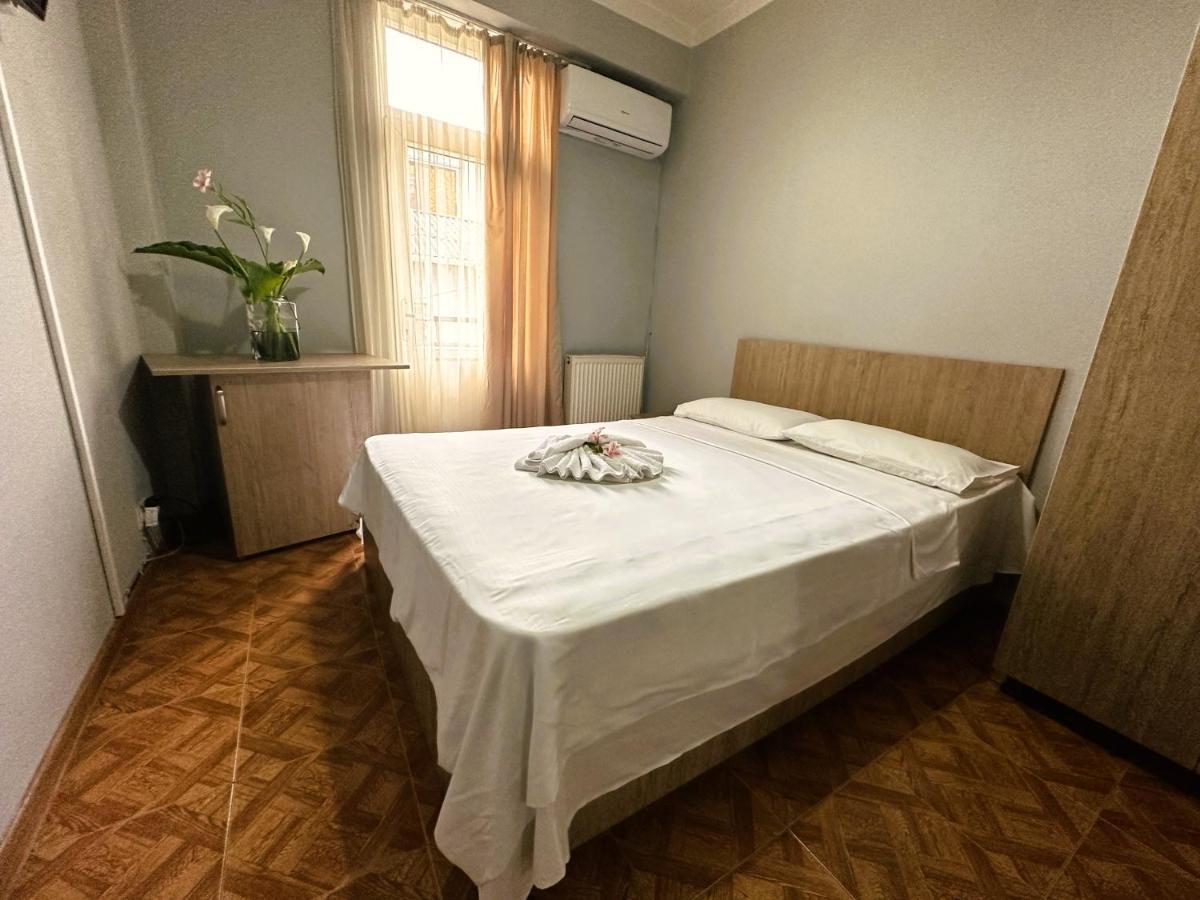 G Bakuri Hotel Batumi Luaran gambar